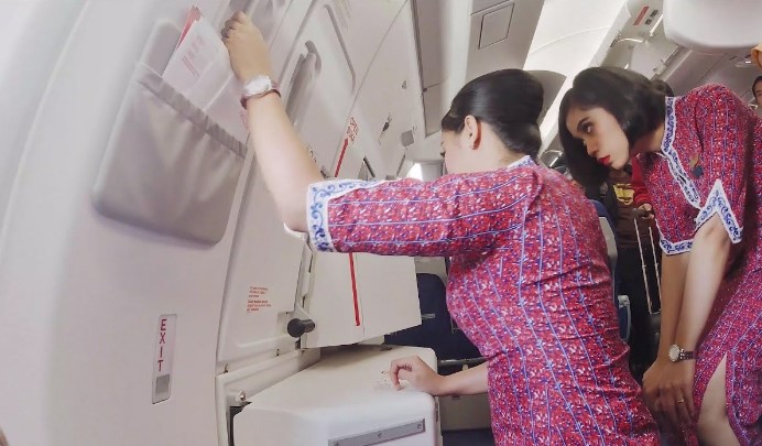 Sosok Pramugara dan Pramugari Lion Air yang Viral